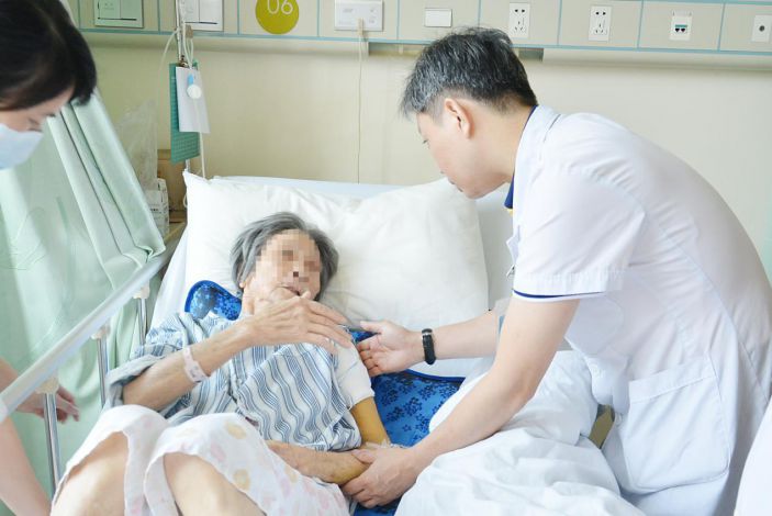 84歲老太因跌倒，在康美醫院5年做3次骨科手術 ——專家提示，家有老人須有防跌倒措施